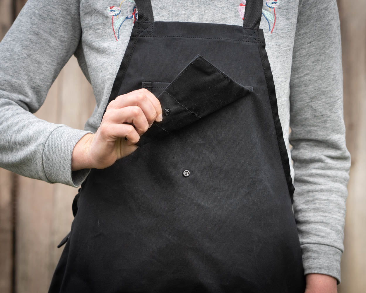 Where to buy aprons deals with pockets